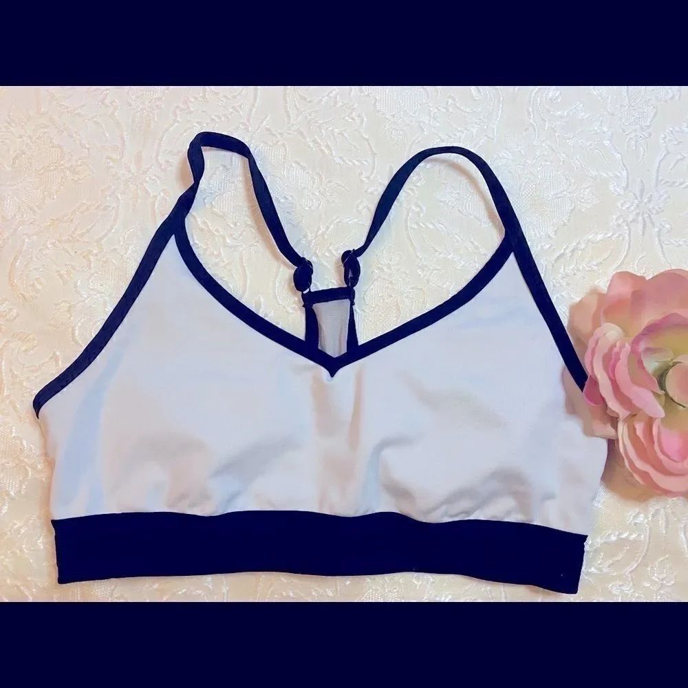 🎀Pink Victoria’s Secret Ultimate sport Bra -L